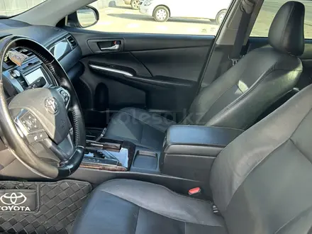 Toyota Camry 2015 года за 10 900 000 тг. в Актобе – фото 10