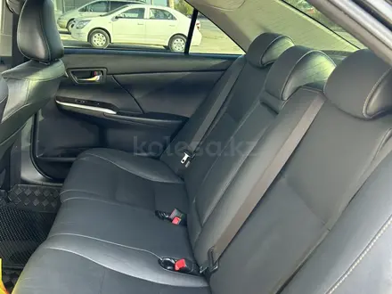 Toyota Camry 2015 года за 10 900 000 тг. в Актобе – фото 11