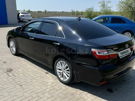 Toyota Camry 2015 года за 10 900 000 тг. в Актобе – фото 16