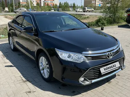 Toyota Camry 2015 года за 10 900 000 тг. в Актобе – фото 14