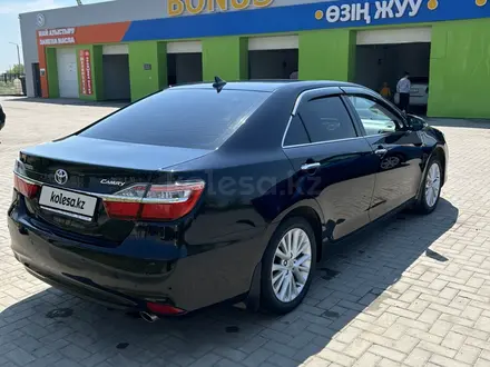 Toyota Camry 2015 года за 10 900 000 тг. в Актобе – фото 18
