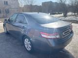 Toyota Camry 2011 года за 7 000 000 тг. в Актобе – фото 2