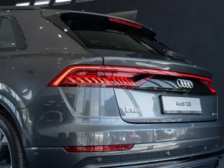 Audi Q8 2023 года за 56 390 000 тг. в Алматы – фото 17