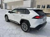 Toyota RAV4 2022 года за 18 800 000 тг. в Астана – фото 4