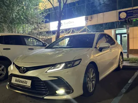 Toyota Camry 2023 года за 16 500 000 тг. в Астана – фото 2