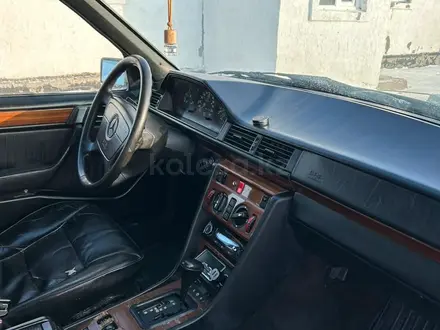 Mercedes-Benz E 320 1993 года за 1 680 000 тг. в Костанай – фото 23