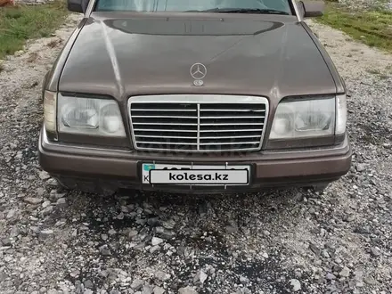 Mercedes-Benz E 320 1993 года за 1 680 000 тг. в Костанай – фото 7