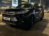 Toyota Highlander 2019 годаfor18 500 000 тг. в Алматы