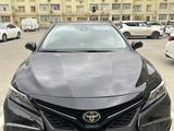 Toyota Camry 2022 годаfor13 100 000 тг. в Актау