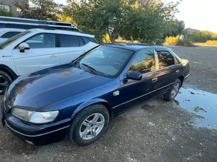 Toyota Camry 1997 года за 3 200 000 тг. в Семей – фото 2