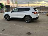 Hyundai Santa Fe 2023 года за 15 000 000 тг. в Уральск – фото 2