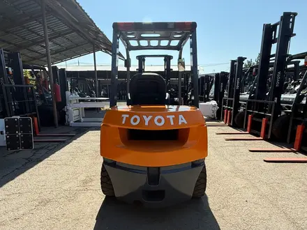 Toyota  Вилочный погрузчик TOYOTA 7FGL25 2006 года за 6 180 000 тг. в Алматы – фото 6