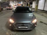 Hyundai Elantra 2018 годаfor7 800 000 тг. в Астана – фото 2