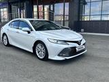 Toyota Camry 2018 года за 14 300 000 тг. в Усть-Каменогорск – фото 2