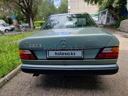 Mercedes-Benz E 260 1988 года за 4 500 000 тг. в Усть-Каменогорск – фото 15