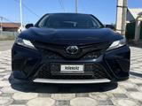 Toyota Camry 2019 года за 11 200 000 тг. в Атырау