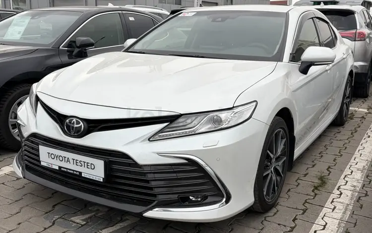 Toyota Camry Luxe 2023 года за 17 500 000 тг. в Алматы