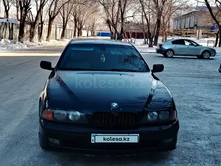 BMW 528 1998 года за 3 200 000 тг. в Караганда – фото 2