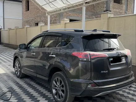 Toyota RAV4 2018 года за 10 800 000 тг. в Алматы – фото 3