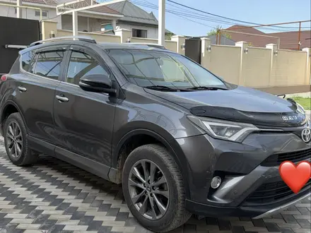 Toyota RAV4 2018 года за 10 800 000 тг. в Алматы – фото 2