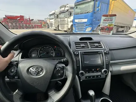 Toyota Camry 2014 года за 5 300 000 тг. в Уральск – фото 18