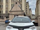 Toyota RAV4 2018 года за 13 300 000 тг. в Астана – фото 2