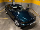 BMW 520 1998 года за 2 400 000 тг. в Алматы