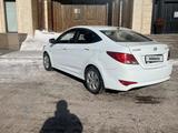 Hyundai Solaris 2015 года за 5 700 000 тг. в Семей – фото 2