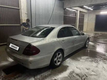 Mercedes-Benz E 240 2003 года за 3 000 000 тг. в Караганда – фото 3