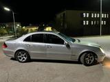 Mercedes-Benz E 240 2003 годаүшін3 000 000 тг. в Караганда – фото 2