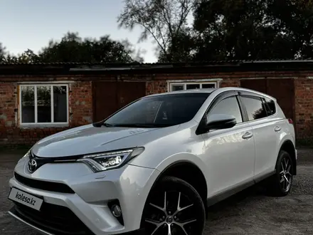 Toyota RAV4 2018 года за 11 500 000 тг. в Петропавловск – фото 3