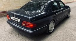 Mercedes-Benz E 200 1997 годаfor3 300 000 тг. в Караганда – фото 3