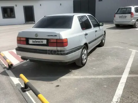 Volkswagen Vento 1992 года за 1 100 000 тг. в Шымкент