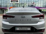 Hyundai Elantra 2019 года за 7 800 000 тг. в Шымкент – фото 4