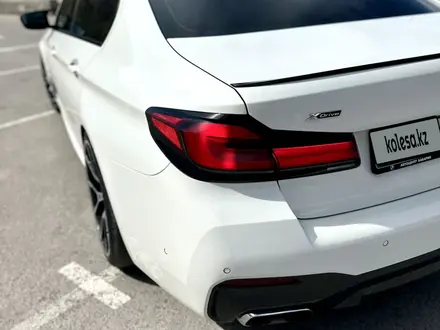 BMW 530 2021 года за 32 000 000 тг. в Алматы – фото 11