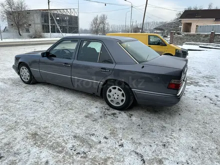 Mercedes-Benz E 220 1995 года за 3 000 000 тг. в Алматы – фото 7