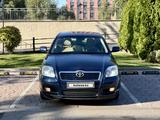 Toyota Avensis 2003 года за 3 290 000 тг. в Алматы – фото 2