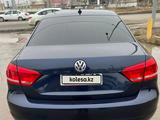 Volkswagen Passat 2013 годаfor4 700 000 тг. в Атырау – фото 2