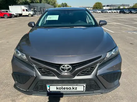 Toyota Camry 2021 года за 10 181 475 тг. в Алматы – фото 2