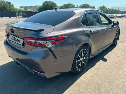 Toyota Camry 2021 года за 10 181 475 тг. в Алматы – фото 6