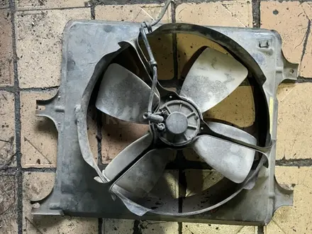 Вентилятор радиатора mazda 323 ba 1, 5 z5 1995 год за 12 000 тг. в Караганда – фото 2
