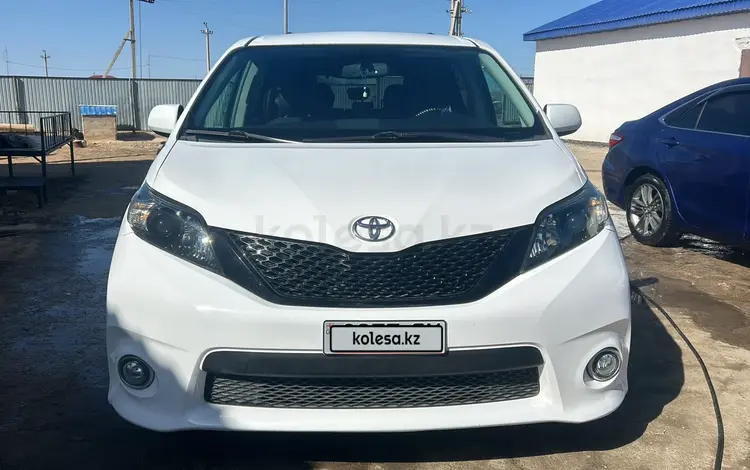 Toyota Sienna 2013 года за 7 800 000 тг. в Атырау