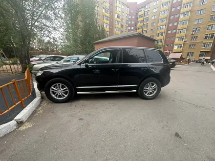 Volkswagen Touareg 2006 года за 5 000 000 тг. в Астана
