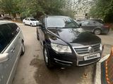 Volkswagen Touareg 2006 года за 5 000 000 тг. в Астана – фото 2