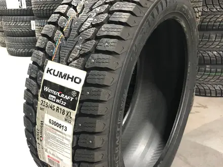 KUMHO 235/45 R18 98T WI32 XL за 52 000 тг. в Алматы