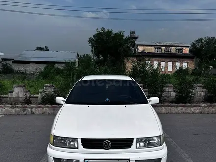 Volkswagen Passat 1994 года за 1 350 000 тг. в Алматы