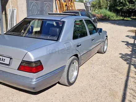 Mercedes-Benz E 280 1993 года за 3 800 000 тг. в Шымкент – фото 4