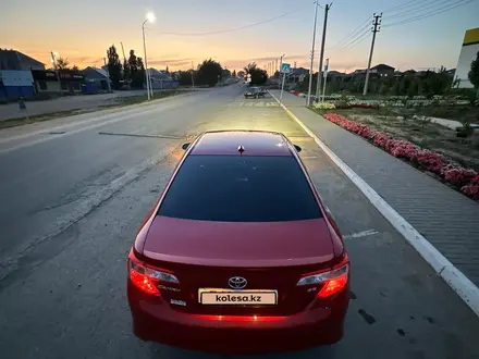 Toyota Camry 2013 года за 8 500 000 тг. в Актобе – фото 3