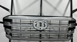 Решетка радиатора Toyota LC 300 ORIGINAL за 250 000 тг. в Алматы
