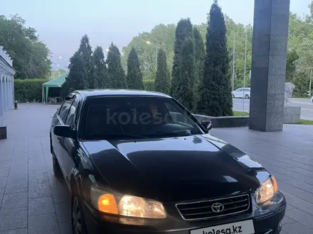 Toyota Camry 2000 года за 3 500 000 тг. в Усть-Каменогорск – фото 2